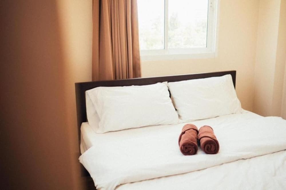 Small Space Cafe and Hostel Family Room, 2 Queen Beds, Private Bathroom 2