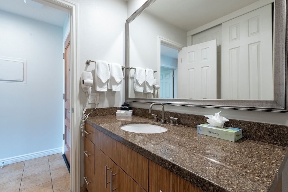 San Clemente Inn Deluxe Suite, 1 Bedroom 7