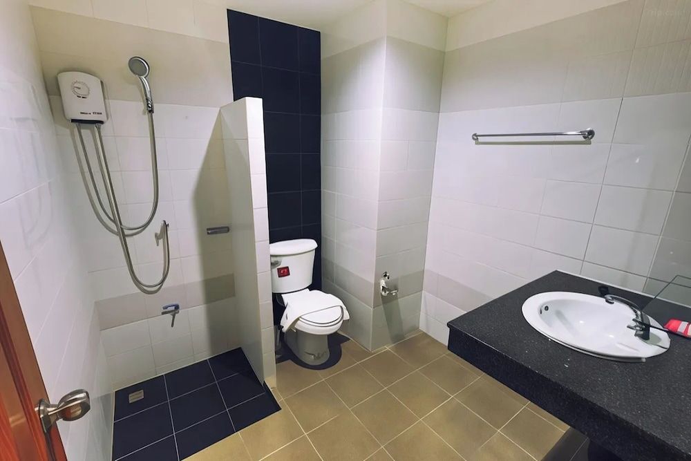 JJ Residence Phuket Town Triple Room 3