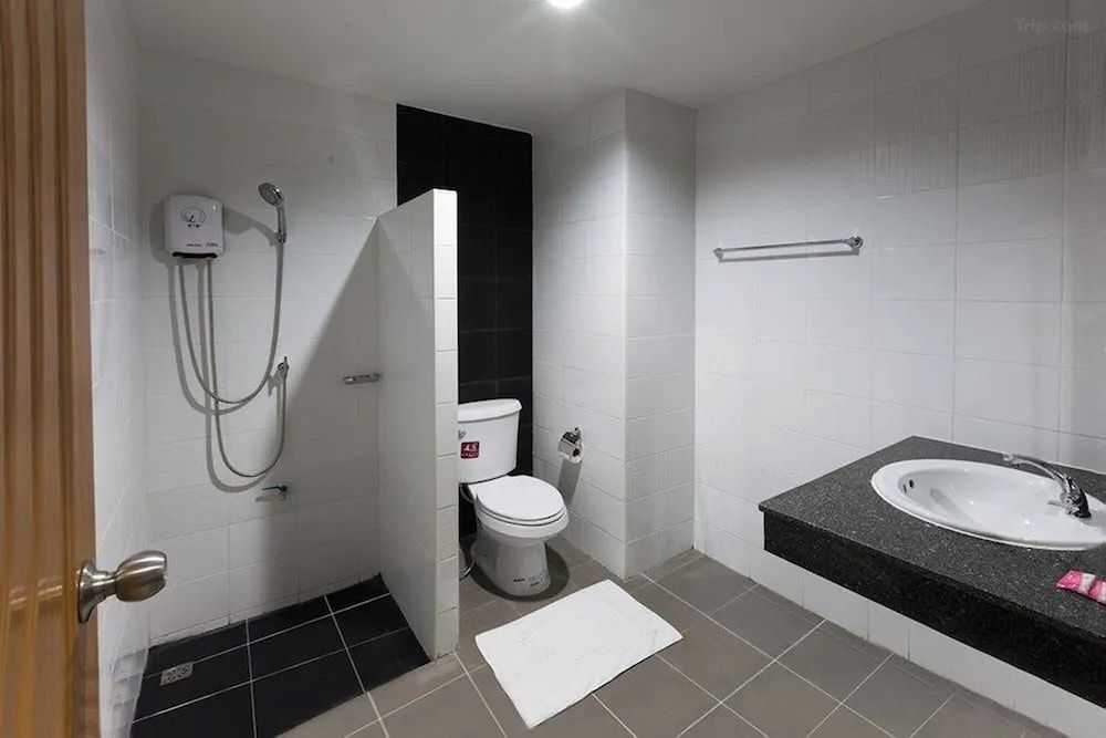 JJ Residence Phuket Town Superior Double Room 6