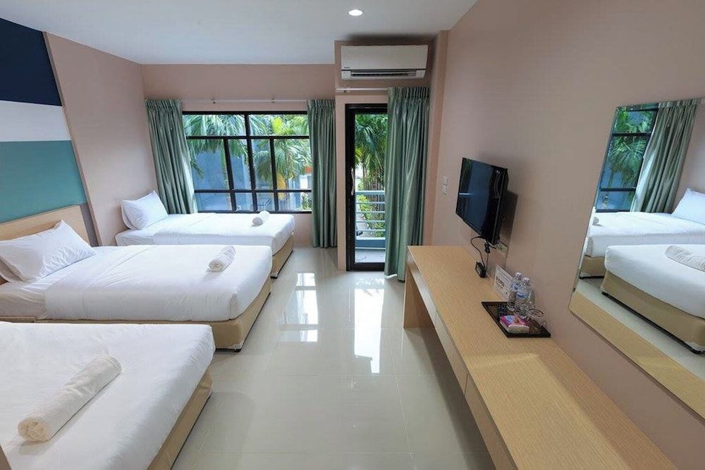 JJ Residence Phuket Town Triple Room 7