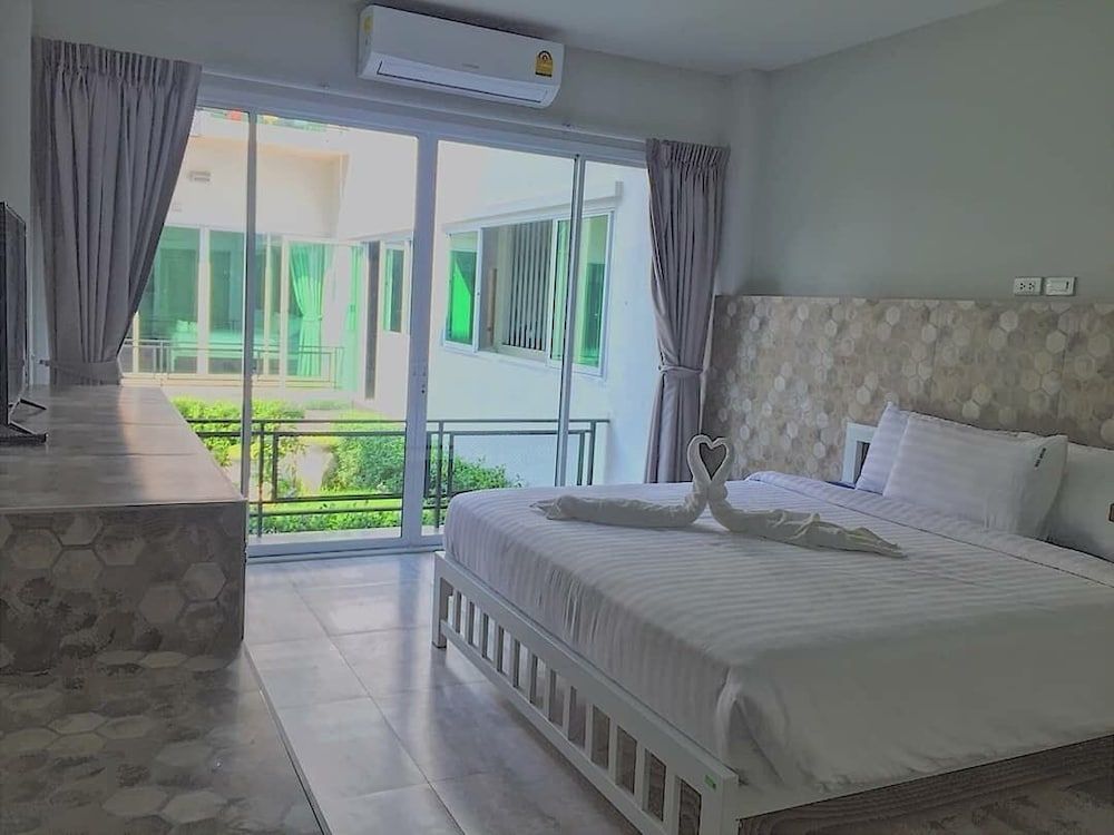 Kosit One Hotel Superior Double Room with Balcony 4
