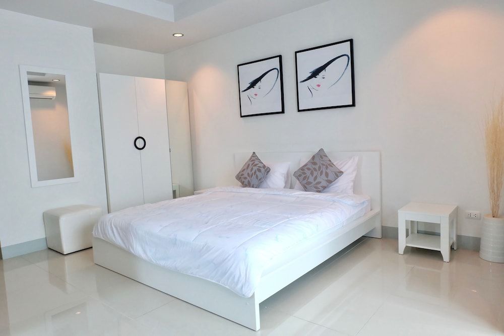 undefined DewyHouse 8