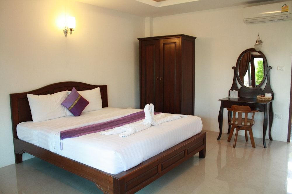 Waterside Resort Three Bedroom Home 3