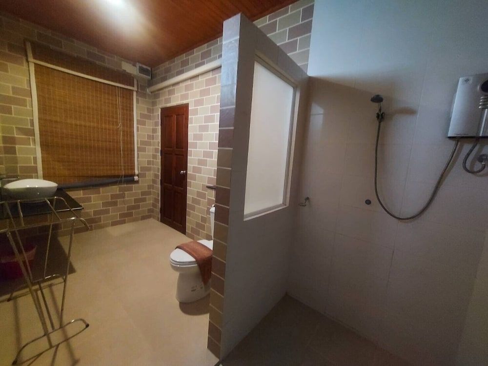 Waterside Resort Deluxe Room 5