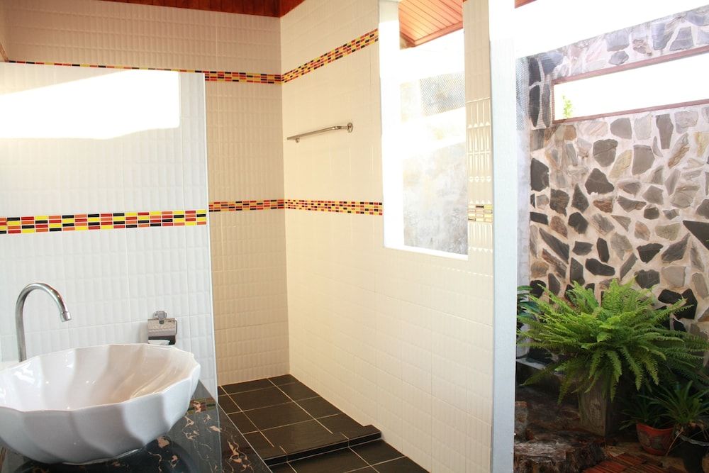 Waterside Resort Three Bedroom Home 8