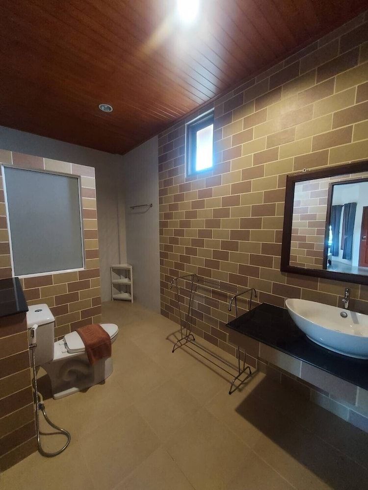 Waterside Resort Deluxe Room 7