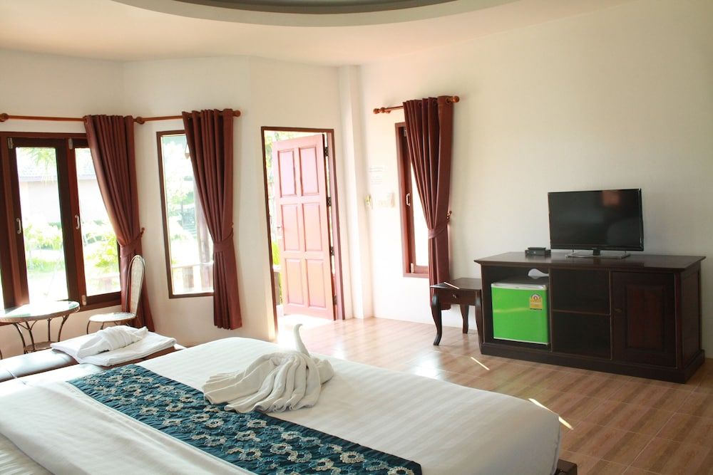 Waterside Resort One Bedroom Home 3