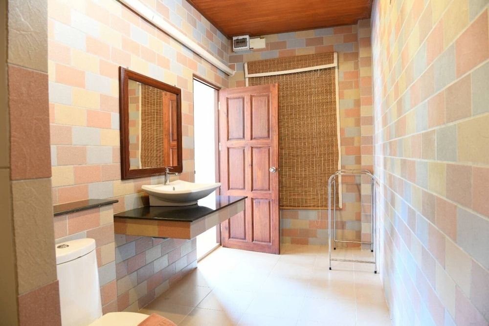 Waterside Resort One Bedroom Home 6