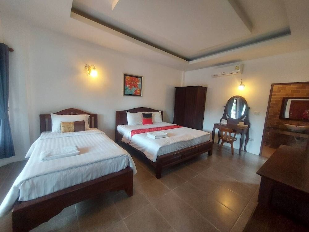 Waterside Resort Deluxe Room 3