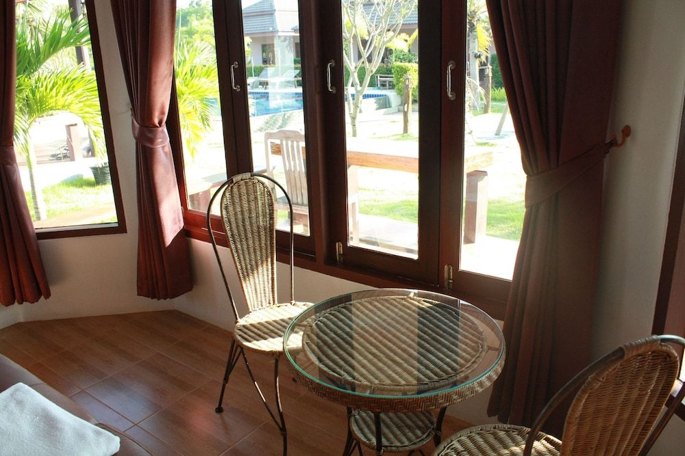 Waterside Resort One Bedroom Home 4