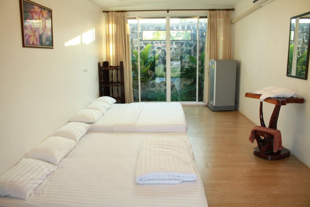 Waterside Resort Three Bedroom Home 4