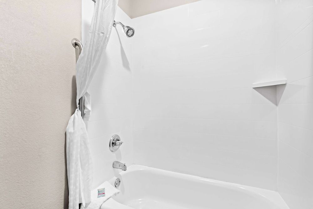 Best Western Ottumwa Inn & Suites Standard Room, 2 Queen Beds, Non Smoking 4