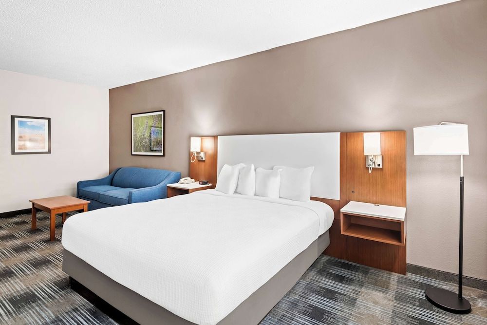 Best Western Ottumwa Inn & Suites Standard Room, 1 King Bed, Non Smoking (with Sofabed) 2