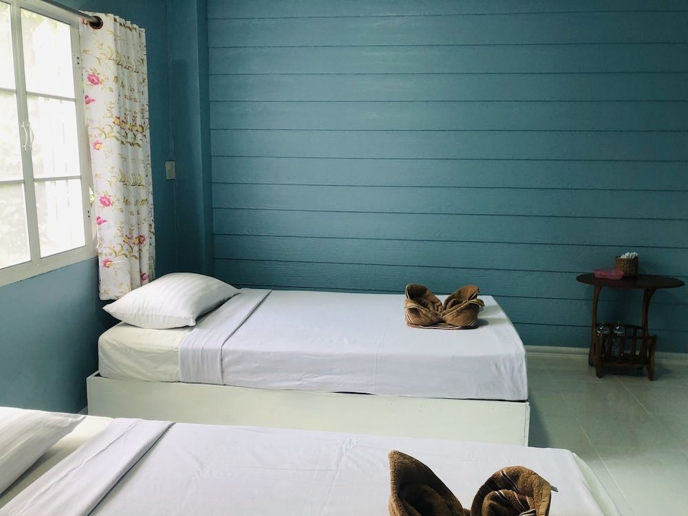 Parichart Place Standard Room with Air Condition 3