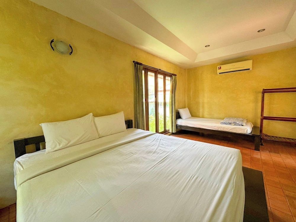 Baanbali Beach Resort Deluxe Triple Room 3