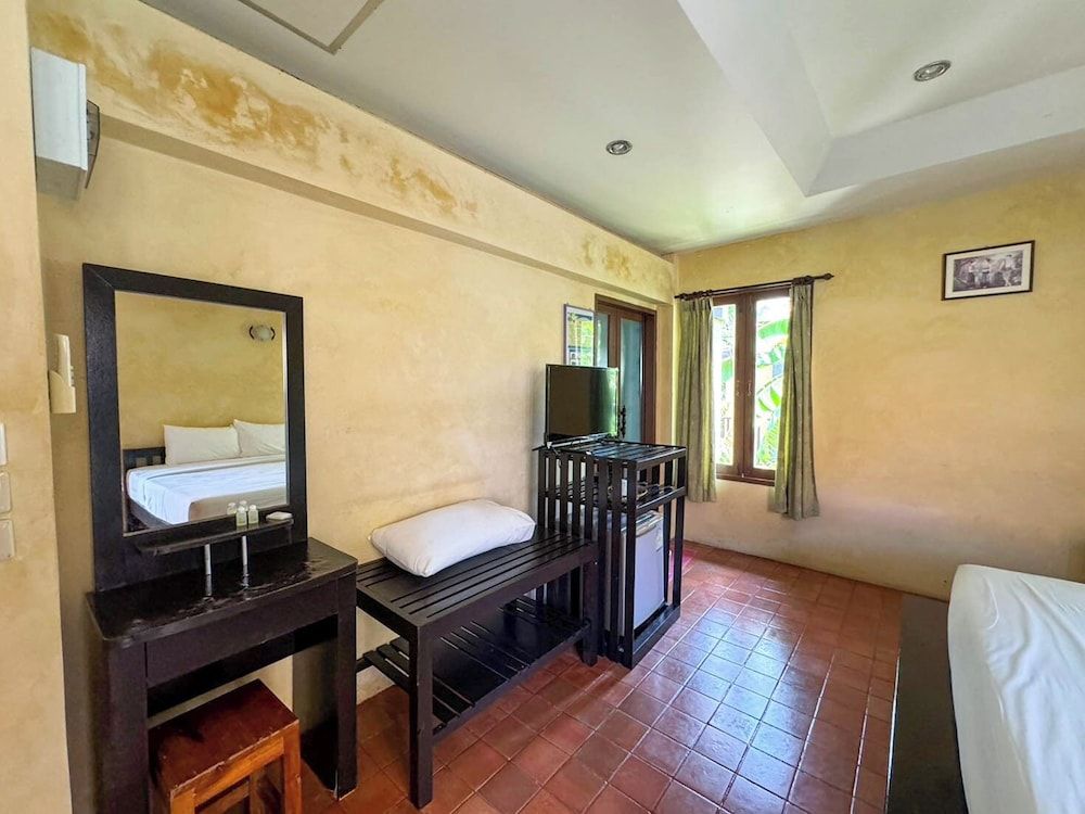 Baanbali Beach Resort Deluxe Triple Room 16