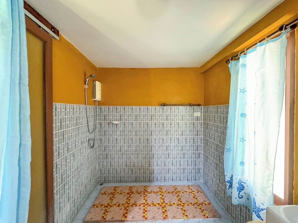 Baanbali Beach Resort Deluxe Triple Room 13