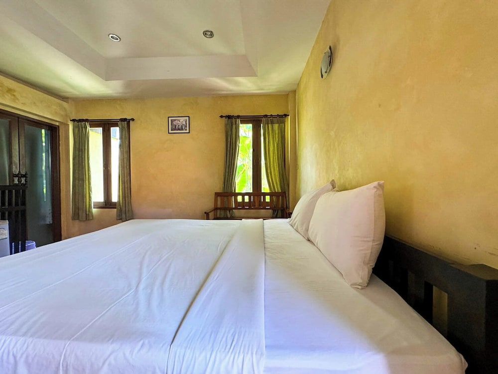 Baanbali Beach Resort Deluxe Triple Room