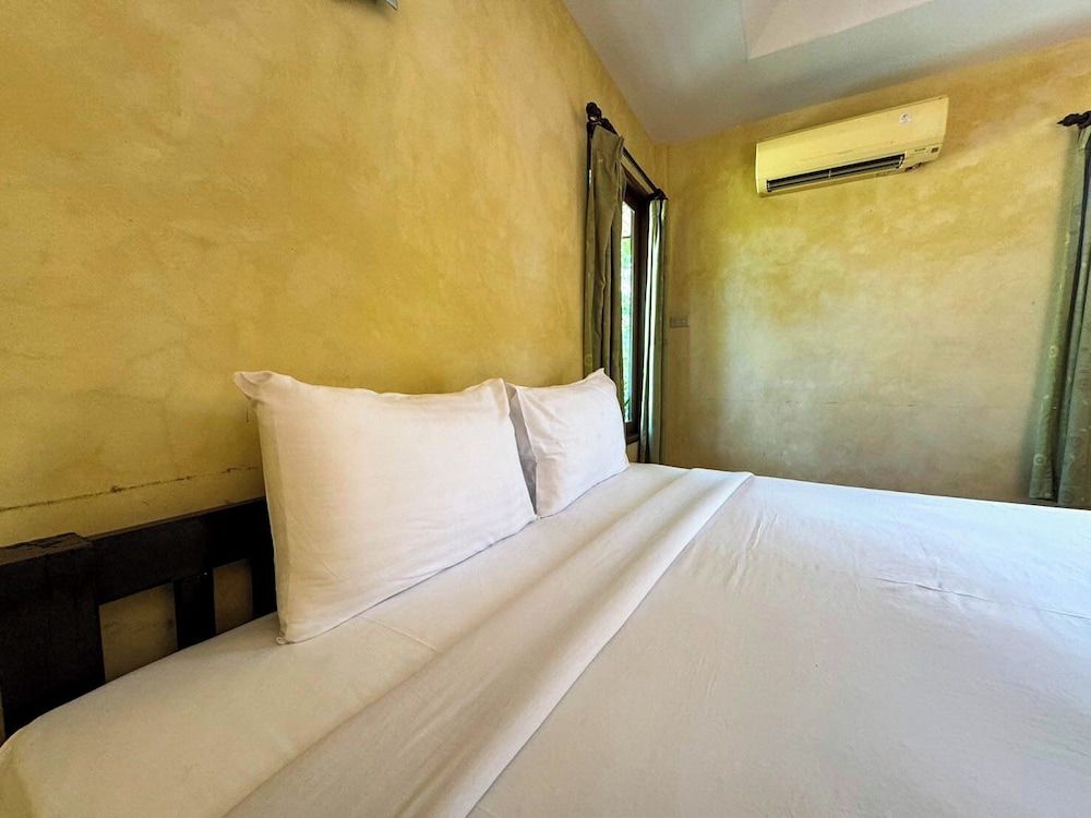 Baanbali Beach Resort Deluxe Double Room 2