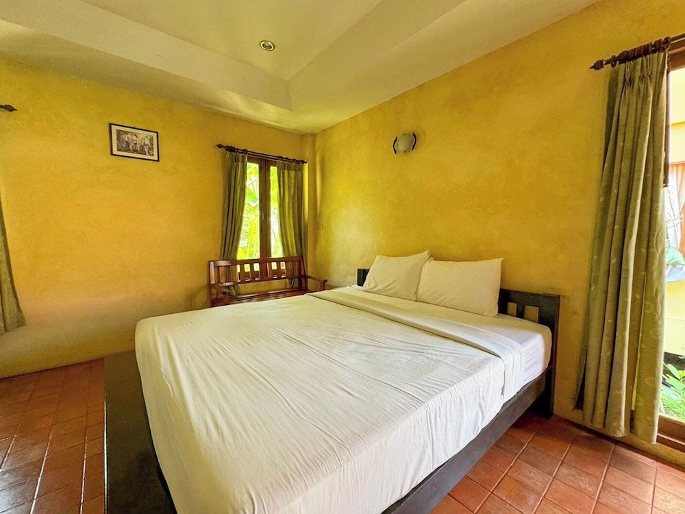 Baanbali Beach Resort Deluxe Triple Room 4