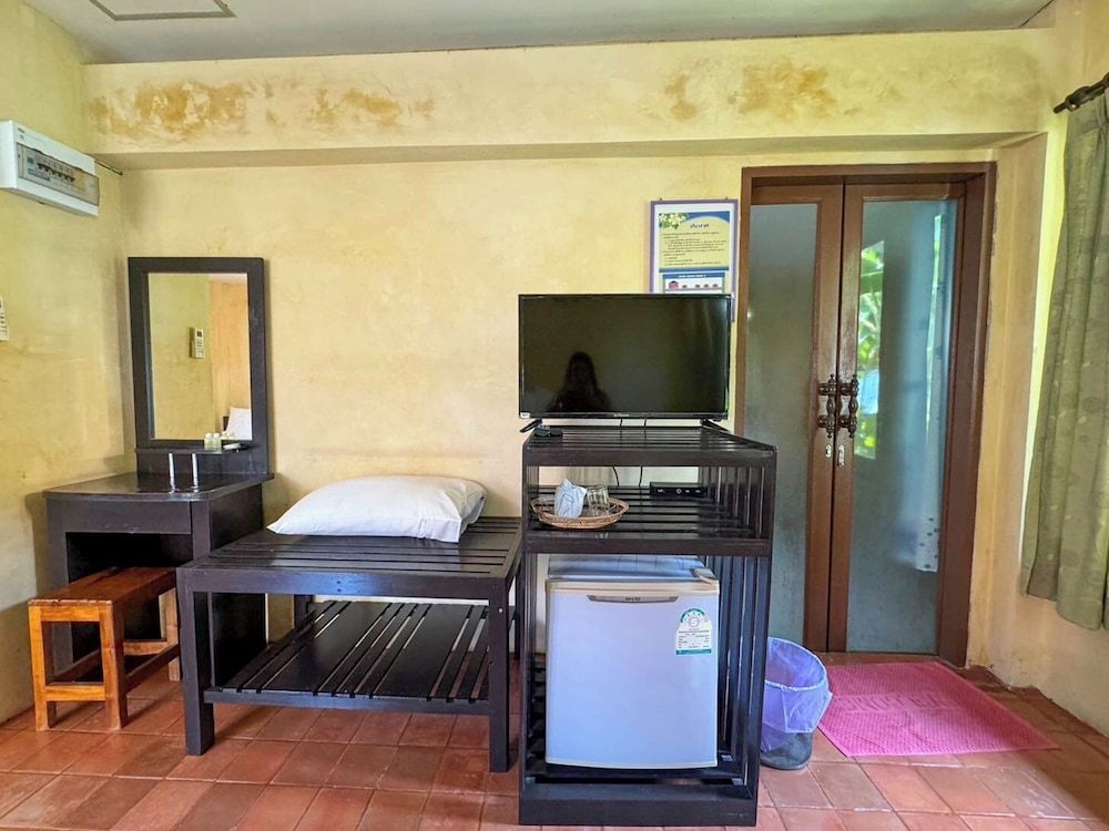 Baanbali Beach Resort Deluxe Triple Room 17