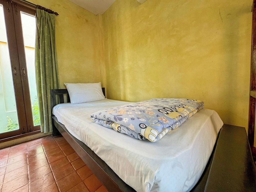 Baanbali Beach Resort Deluxe Triple Room 5