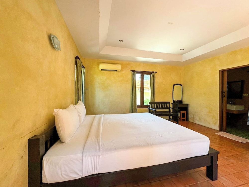 Baanbali Beach Resort Deluxe Double Room 3