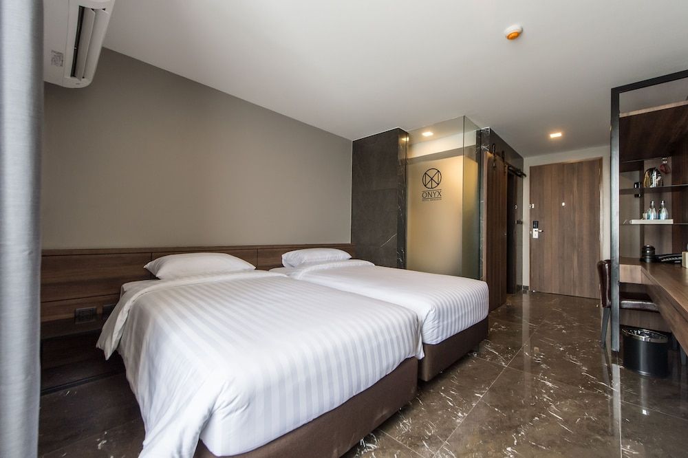 Onix Hotel Bangkok Superior Twin Room 2