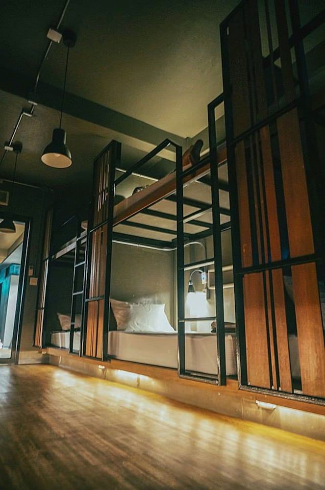 Cloudy Hostel 10-Bed Mixed Dormitory Room 6