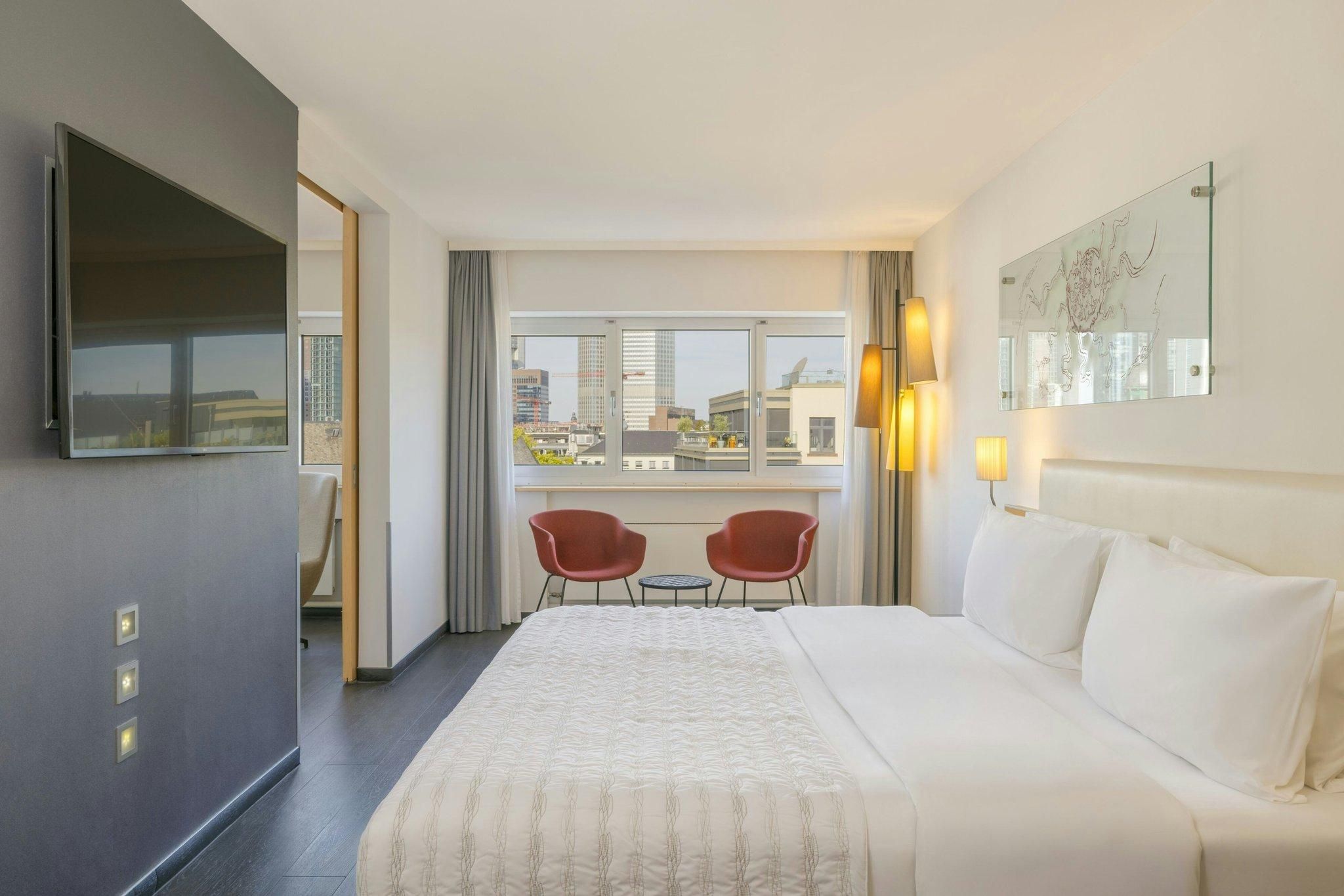 Junior Suite- Legacy Wing, Junior Suite, 1 King, Legacy Wing