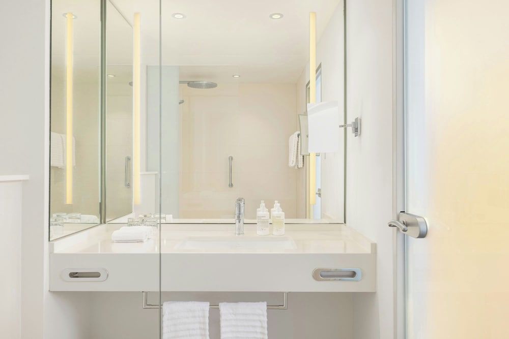 Le Méridien Frankfurt Superior Room, 1 Queen Bed 3