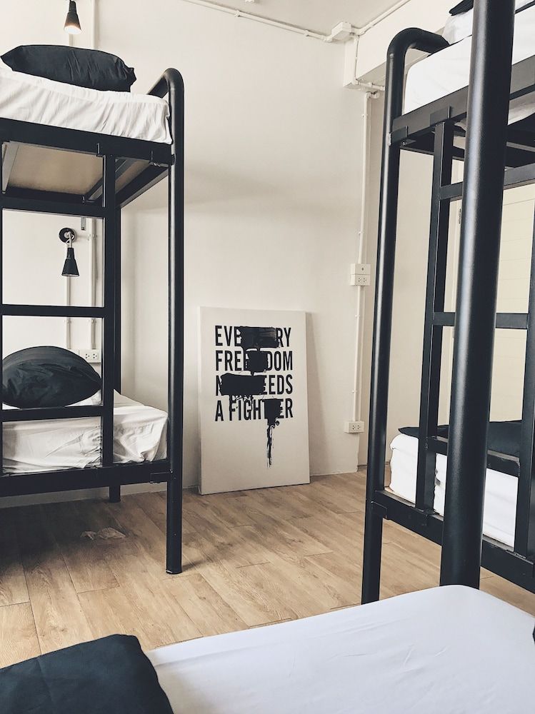 Beige Poshtels - Hostel Bunk Bed in Mixed Dormitory Room 3