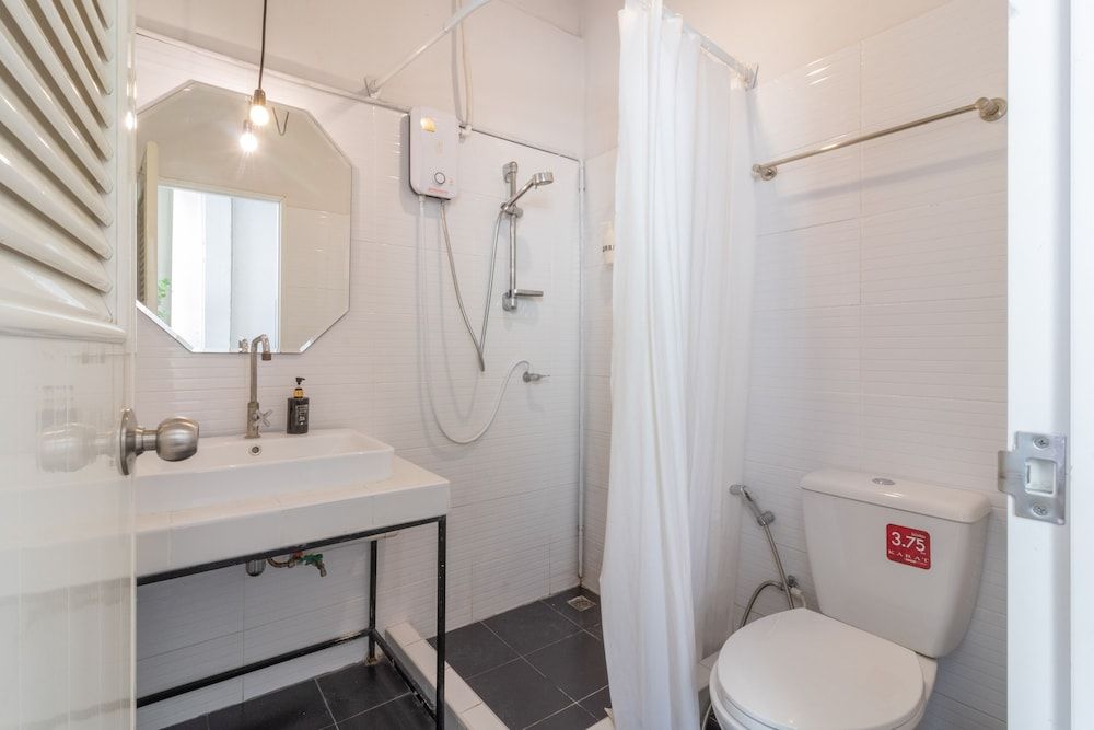 Beige Poshtels - Hostel Deluxe Double Room 34