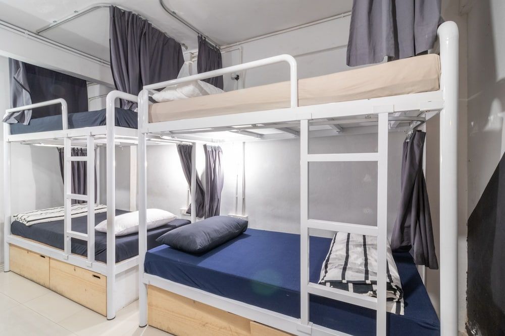 Beige Poshtels - Hostel Bunk Bed in Mixed Dormitory Room