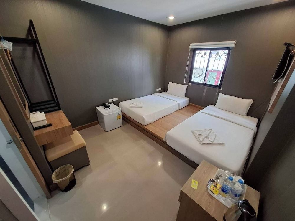 Collection O Pratunam 19 Hotel Deluxe Twin Room 2