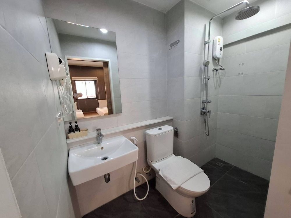 Collection O Pratunam 19 Hotel Deluxe Twin Room 4