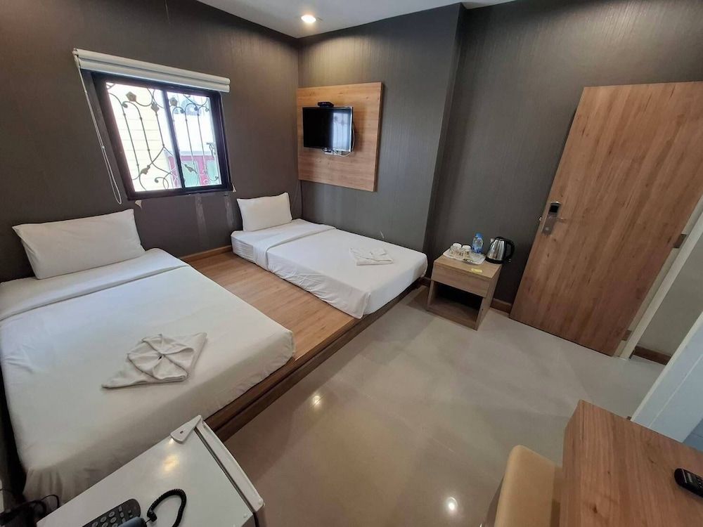 Collection O Pratunam 19 Hotel Deluxe Twin Room 3