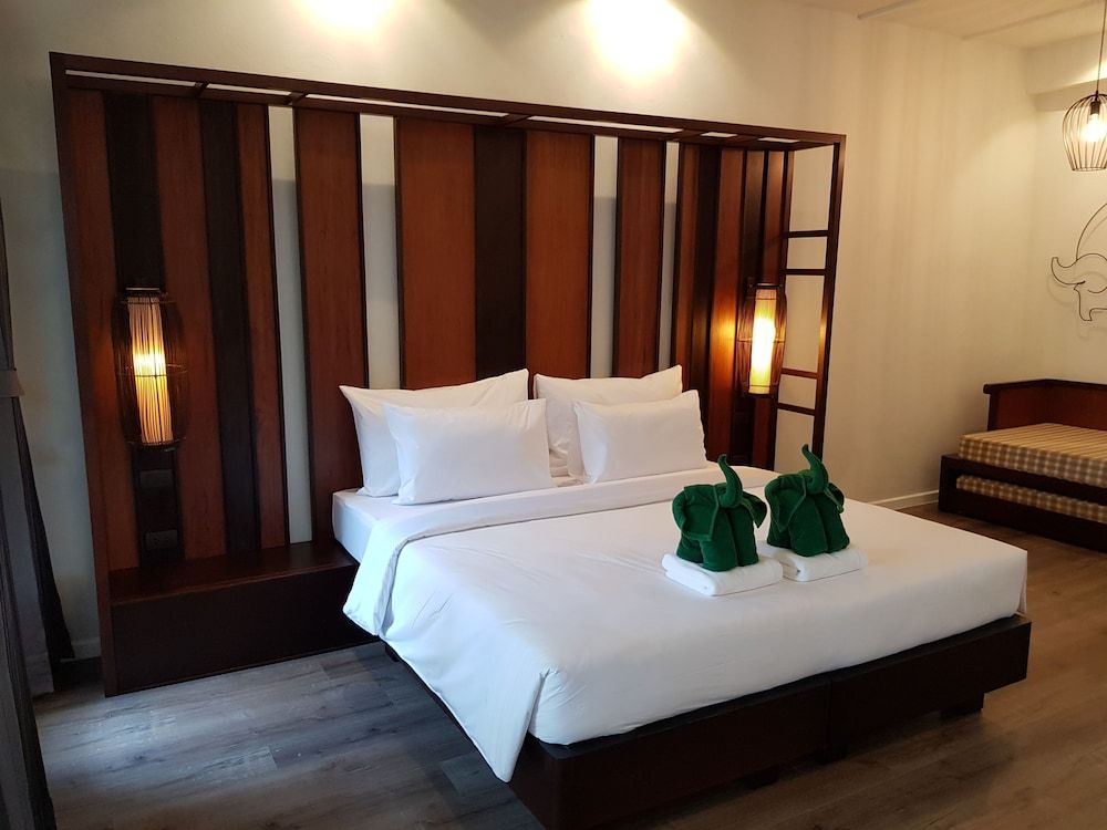 AYARA VILLAS KHAOLAK Family Double or Twin Room, Pool View 6