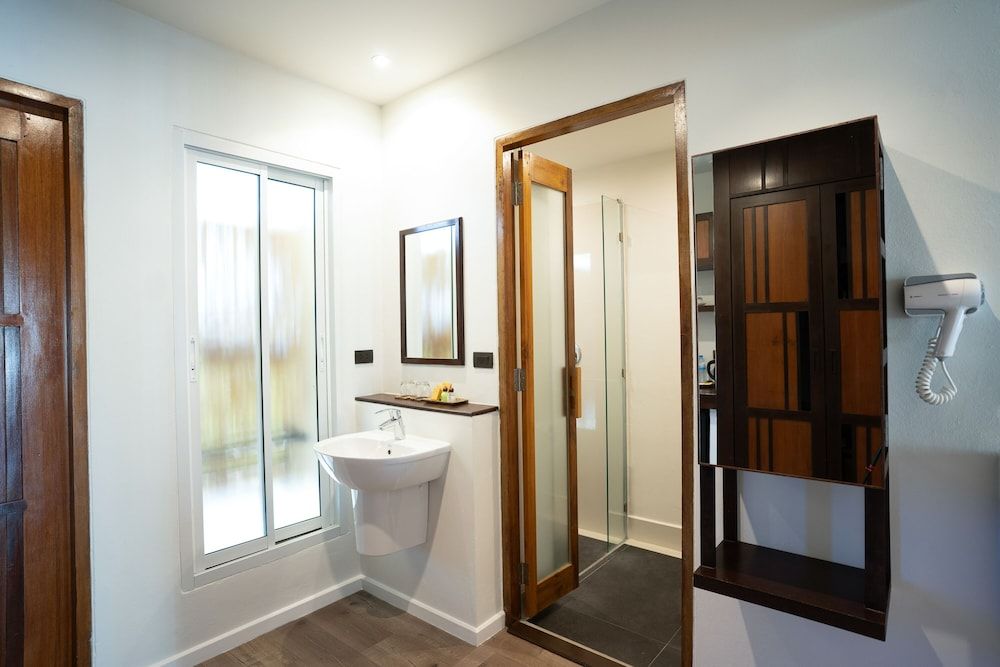 AYARA VILLAS KHAOLAK Family Double or Twin Room, Pool View 12