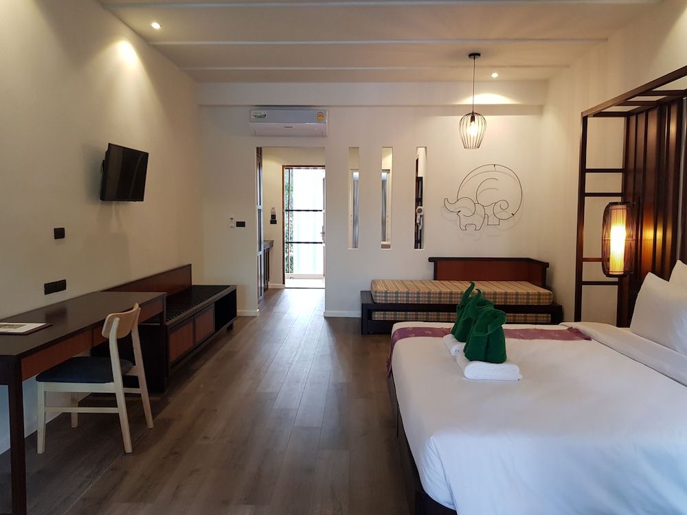 AYARA VILLAS KHAOLAK Family Double or Twin Room, Pool View 2