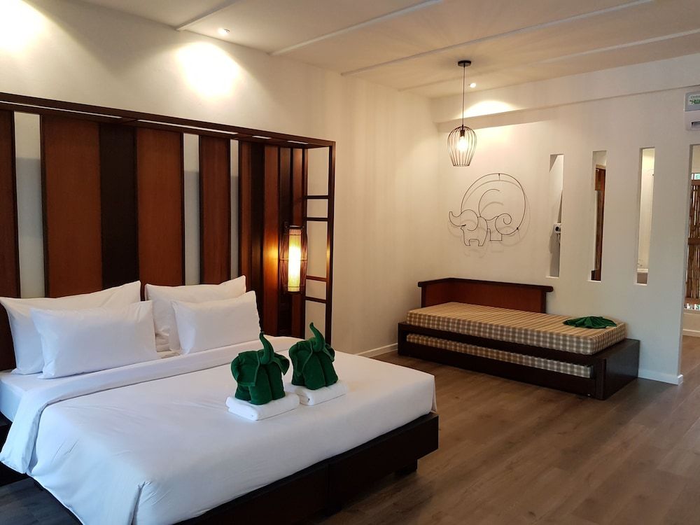 AYARA VILLAS KHAOLAK Family Double or Twin Room, Pool View 3