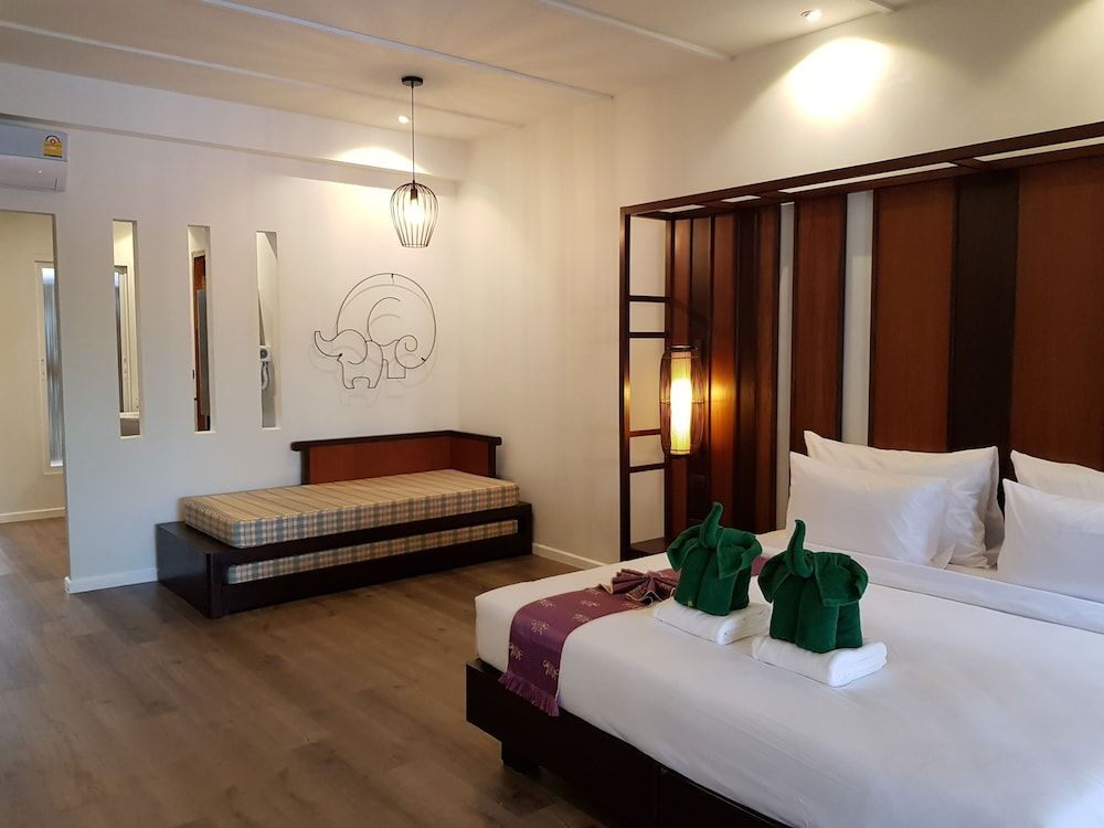 AYARA VILLAS KHAOLAK Family Double or Twin Room, Pool View 4