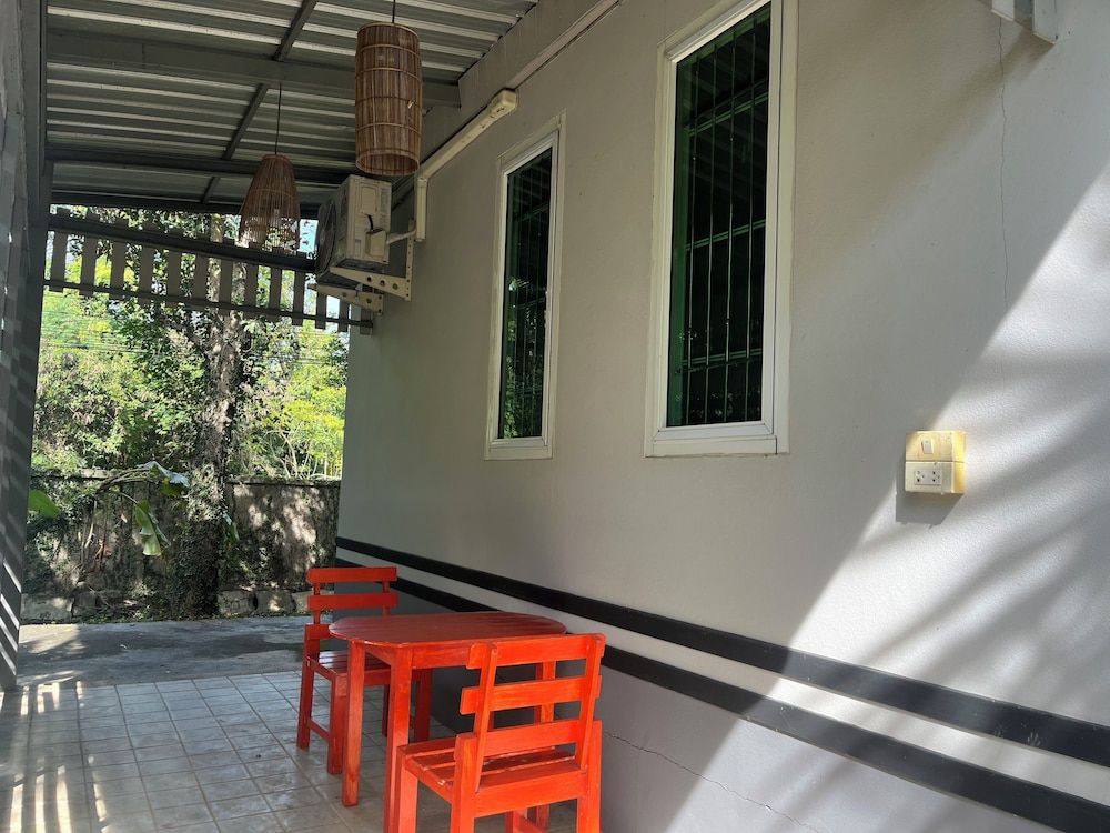 Ban Suan Suree Resort Standard Double Room 2