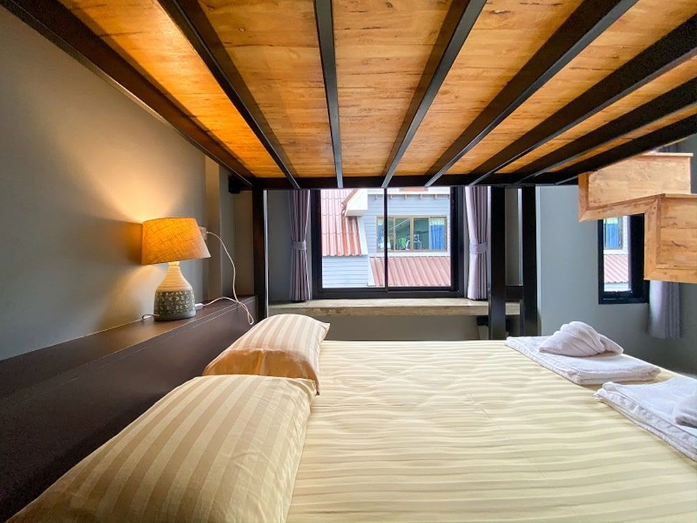 Natthapon Resort Deluxe Quadruple Room 2