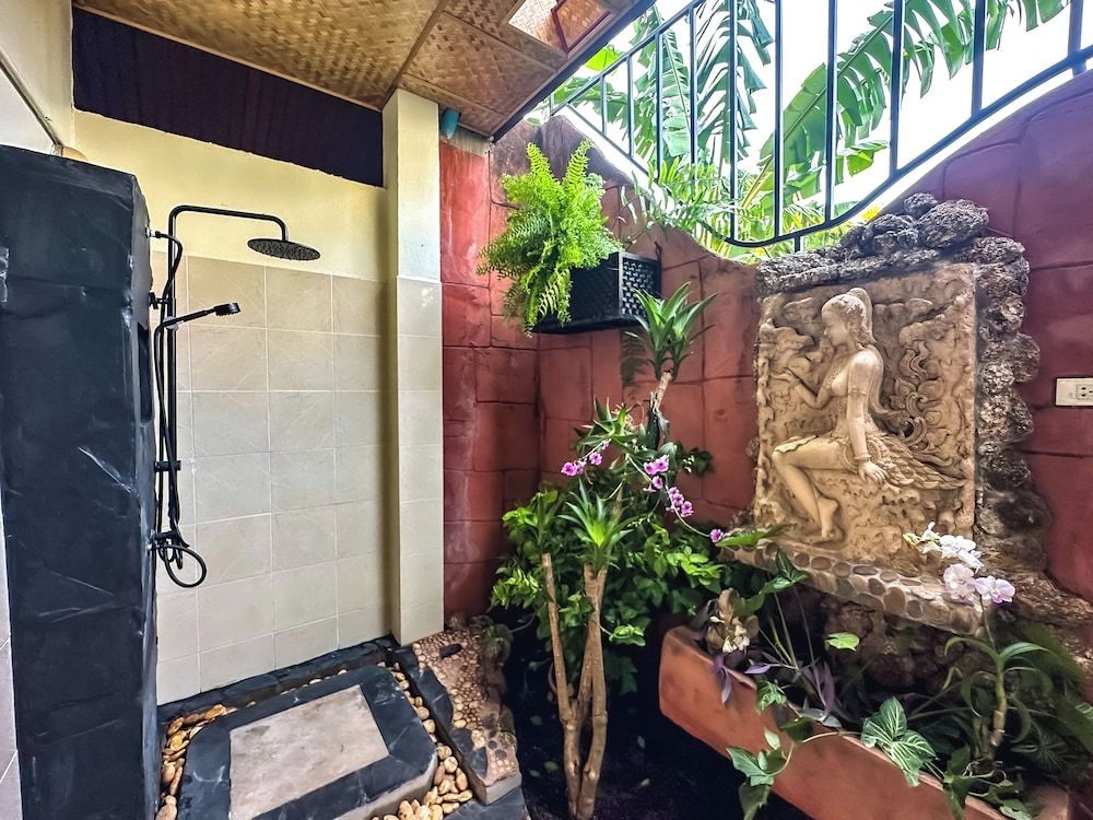 Shanti Lodge Phuket Deluxe Double Room, Kitchen 4