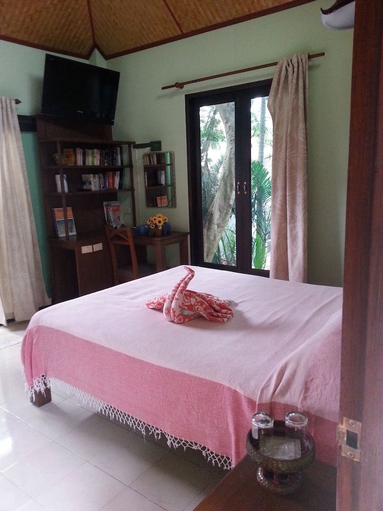 Shanti Lodge Phuket Deluxe Double Room, Kitchen 8