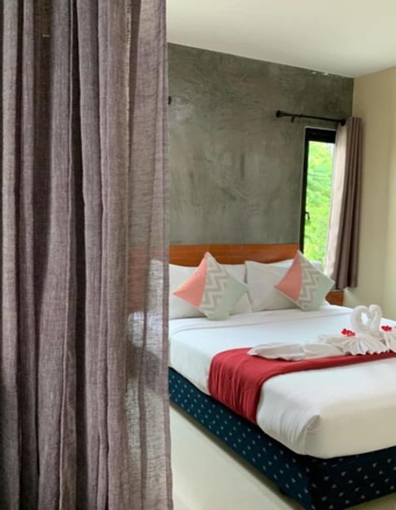 Isayarada Apartment Standard Triple Room 13