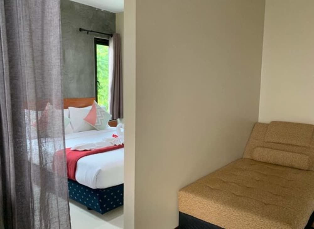 Isayarada Apartment Standard Triple Room 4