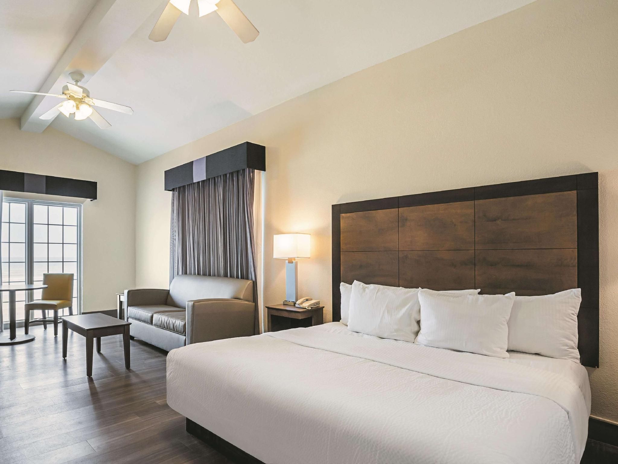 1 King Bed, 2 Double Beds, Two-Bedroom Suite, Ocean View, Non-Smoking